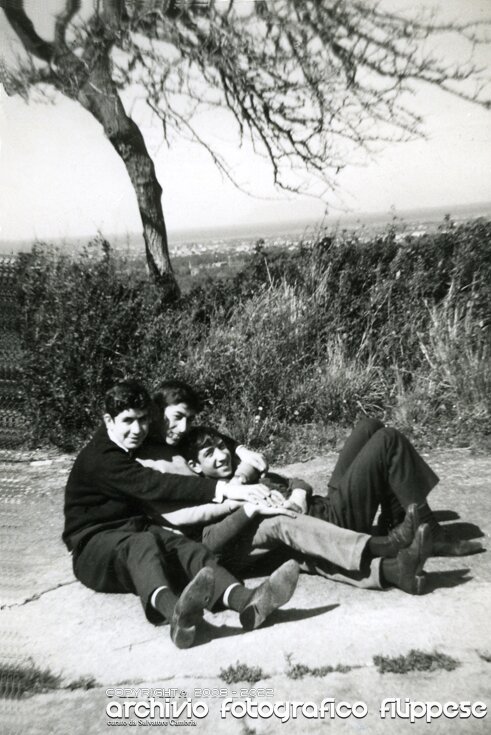 1965-amici-nella-localita-Aria-Olivarella